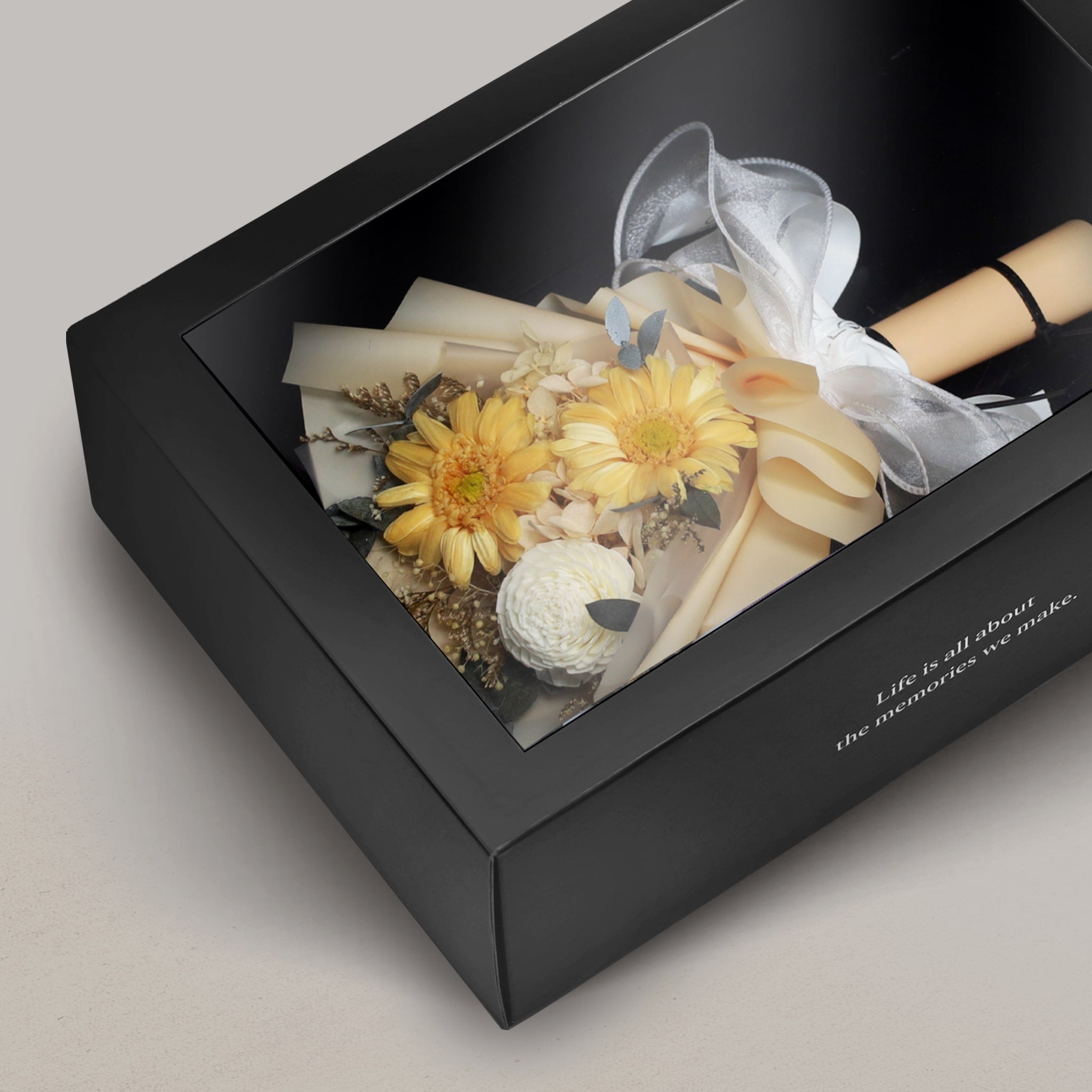 煦日淺杏雙朵永生非洲菊花束